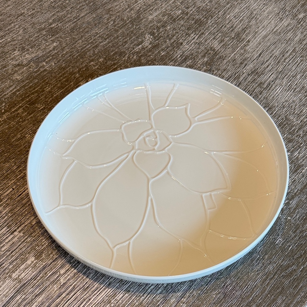 like. by Villory & Bach White Floral Plate tray